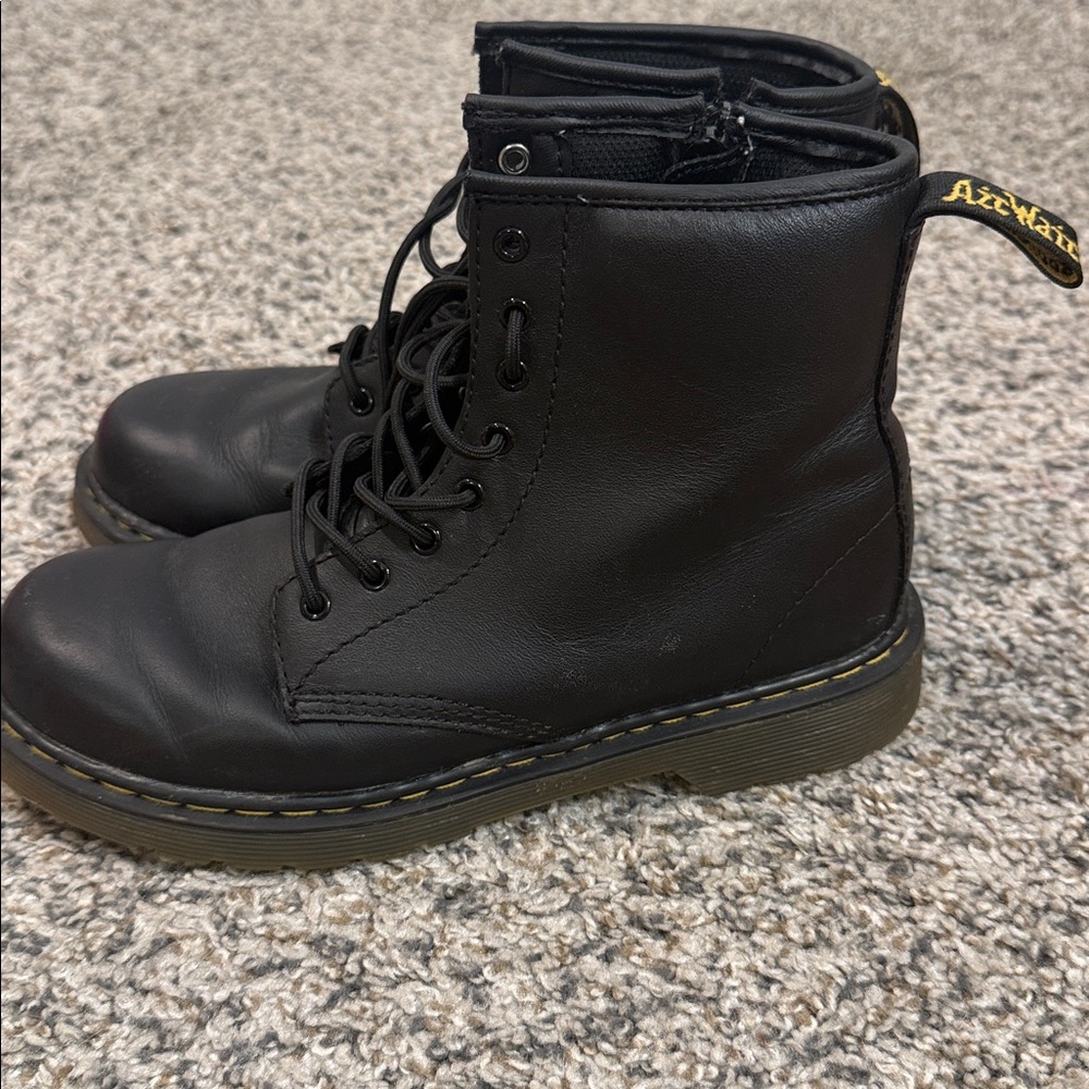 DR. MARTENS AIR WALK delaney KIDS SIZE 4